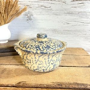 Roseville pottery blue sponge lidded casserole dish 1 1/2 quart Robinson